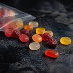 Bonbon hallucinogène : effets, risques et différences avec le cbd