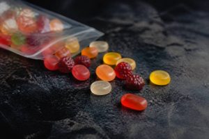 Bonbon hallucinogène : effets, risques et différences avec le cbd
